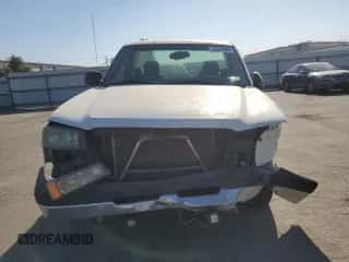 2003 Chevrolet Silverado 1500 z VIN 1GCEC14V03Z105274, wystawiony jako Copart lot #70592284 z przebiegiem 145 652 mil mil oraz Szkoda całkowita • Salvage title. Historia ofert i sprzedaży dostępna na DreamBid. Obrazek 5.