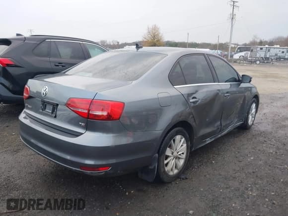 ✅ 2015 Volkswagen Jetta SE • VIN: 3VWD17AJ8FM306963 • Lot: 43744776. Wystawiony na IAAI z przebiegiem 59 710 mil. Bezpłatny archiwum sprzedaży aukcyjnych z USA i szczegółowy raport historii pojazdu na DreamBid. Zdjęcie 4.