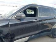 ✅ 2022 Ford Police Interceptor Utility • VIN: 1FM5K8AB5NGC23658 • Lot: 41146628. Wystawiony na IAAI z przebiegiem 16 840 mil. Bezpłatny archiwum sprzedaży aukcyjnych z USA i szczegółowy raport historii pojazdu na DreamBid. Zdjęcie 13.