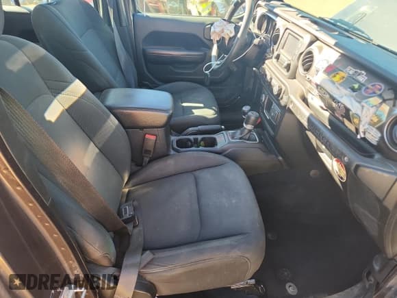 ✅ 2020 Jeep Wrangler Unlimited Sport • VIN: 1C4HJXDG4LW143969 • Lot: 86680385. Listed on Copart with 69,660 mi. Free auction sales archive from the USA and detailed vehicle history report at DreamBid. Image 7.