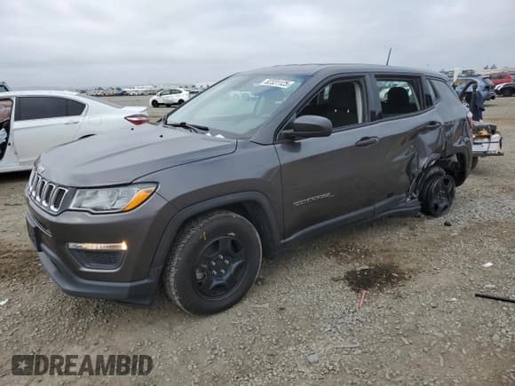 ✅ 2020 Jeep Compass Sport • VIN: 3C4NJCAB5LT253083 • Лот: 82331125. Опубликован ранее на Copart с пробегом 120 839 миль. Бесплатный доступ к архиву аукционных продаж из США и подробный отчёт об истории автомобиля на DreamBid. Изображение 1.