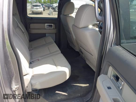 ✅ 2010 Ford F-150 XL • VIN: 1FTFW1E86AFC82950 • Lot: 42365747. Wystawiony na IAAI z przebiegiem 140 833 mil. Bezpłatny archiwum sprzedaży aukcyjnych z USA i szczegółowy raport historii pojazdu na DreamBid. Zdjęcie 8.