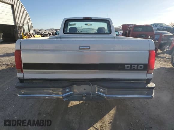 ✅ 1995 Ford F-150 • VIN: 1FTEF15N5SNA83705 • Lot: 84272504. Wystawiony na Copart z przebiegiem 156 826 mil. Bezpłatny archiwum sprzedaży aukcyjnych z USA i szczegółowy raport historii pojazdu na DreamBid. Zdjęcie 6.