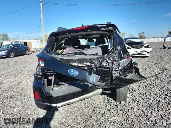 ✅ 2016 Subaru Outback Limited • VIN: 4S4BSBNC4G3235166 • Lot: 82778145. Listed on Copart with 98,082 mi. Free auction sales archive from the USA and detailed vehicle history report at DreamBid. Image 6.
