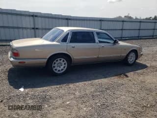 ✅ 1999 Jaguar XJ • VIN: SAJKD6042XC876937 • Lot: 66366064. Wystawiony na Copart z przebiegiem 121 747 mil. Bezpłatny archiwum sprzedaży aukcyjnych z USA i szczegółowy raport historii pojazdu na DreamBid. Zdjęcie 3.