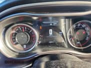 ✅ 2021 Dodge Challenger R/T • VIN: 2C3CDZBT3MH660262 • Lot: 82568745. Wystawiony na Copart z przebiegiem 53 680 mil. Bezpłatny archiwum sprzedaży aukcyjnych z USA i szczegółowy raport historii pojazdu na DreamBid. Zdjęcie 9.