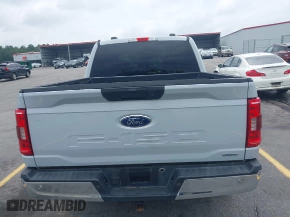 ✅ 2022 Ford F-150 XLT • VIN: 1FTEW1EP0NKE44247 • Lot: 42950814. Wystawiony na IAAI z przebiegiem 113 827 mil. Bezpłatny archiwum sprzedaży aukcyjnych z USA i szczegółowy raport historii pojazdu na DreamBid. Zdjęcie 17.