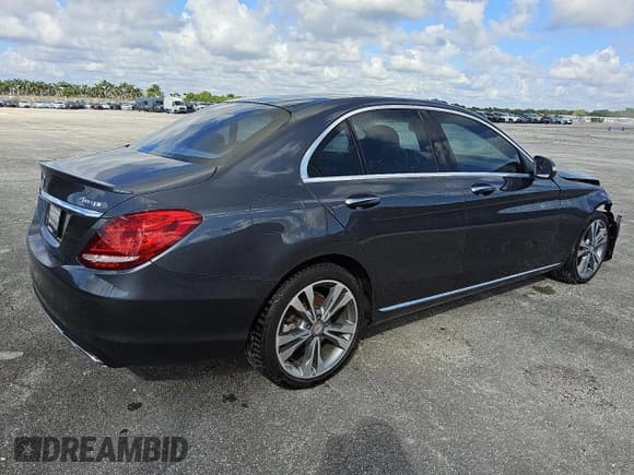 ✅ 2015 Mercedes-Benz C 300 • VIN: 55SWF4KB2FU000928 • Lot: 86448975. Listed on Copart with 59,563 mi. Free auction sales archive from the USA and detailed vehicle history report at DreamBid. Image 3.