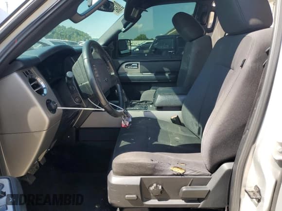 ✅ 2017 Ford Expedition XLT • VIN: 1FMJU1JT4HEA39658 • Lot: 68492205. Wystawiony na Copart z przebiegiem 196 451 mil. Bezpłatny archiwum sprzedaży aukcyjnych z USA i szczegółowy raport historii pojazdu na DreamBid. Zdjęcie 7.