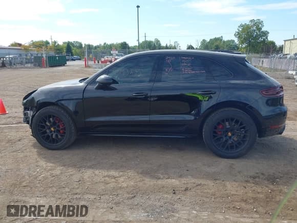 ✅ 2017 Porsche Macan GTS • VIN: WP1AG2A54HLB54466 • Lot: 43193255. Wystawiony na IAAI z przebiegiem 90 007 mil. Bezpłatny archiwum sprzedaży aukcyjnych z USA i szczegółowy raport historii pojazdu na DreamBid. Zdjęcie 14.