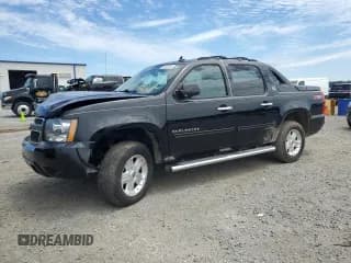 ✅ 2013 Chevrolet Avalanche LS • VIN: 3GNMCEE03DG260318 • Лот: 65907855. Опубликован ранее на Copart с пробегом 156 991 миль. Бесплатный доступ к архиву аукционных продаж из США и подробный отчёт об истории автомобиля на DreamBid. Изображение 1.