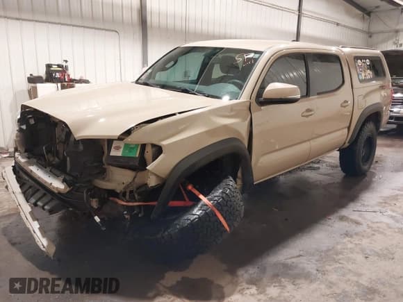 ✅ 2017 Toyota Tacoma SR5 • VIN: 5TFCZ5AN8HX080001 • Лот: 41669744. Опубликован ранее на IAAI с пробегом 111 704 миль. Бесплатный доступ к архиву аукционных продаж из США и подробный отчёт об истории автомобиля на DreamBid. Изображение 2.