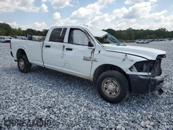 ✅ 2018 Ram 2500 Tradesman • VIN: 3C6UR4HLXJG287137 • Lot: 58011515. Listed on Copart with 223,857 mi. Free auction sales archive from the USA and detailed vehicle history report at DreamBid. Image 4.