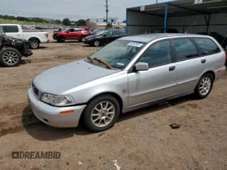 ✅ 2004 Volvo V40 • VIN: YV1VW27594F063998 • Лот: 65352845. Опубликован ранее на Copart с пробегом 161 984 миль. Бесплатный доступ к архиву аукционных продаж из США и подробный отчёт об истории автомобиля на DreamBid. Изображение 1.