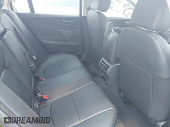 ✅ 2017 Jaguar XE 25t Premium • VIN: SAJAD4BG0HA945502 • Lot: 42568336. Wystawiony na IAAI z przebiegiem 98 996 mil. Bezpłatny archiwum sprzedaży aukcyjnych z USA i szczegółowy raport historii pojazdu na DreamBid. Zdjęcie 8.