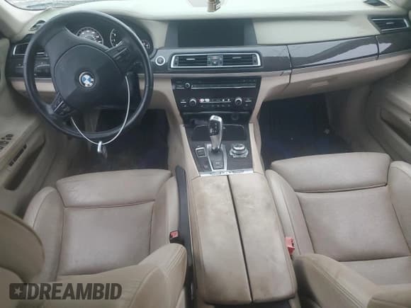 ✅ 2011 BMW 7 Series 750Li • VIN: WBAKB8C51BCY64837 • Лот: 70920115. Опубликован ранее на Copart с пробегом Не указан. Бесплатный доступ к архиву аукционных продаж из США и подробный отчёт об истории автомобиля на DreamBid. Изображение 8.
