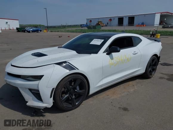 ✅ 2018 Chevrolet Camaro 2SS • VIN: 1G1FH1R78J0136427 • Lot: 42394850. Listed on IAAI with 31,817 mi. Free auction sales archive from the USA and detailed vehicle history report at DreamBid. Image 18.