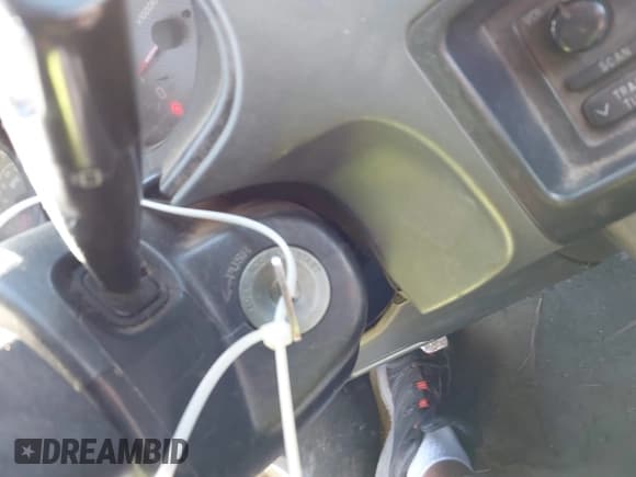 ✅ 1998 Toyota RAV4 • VIN: JT3HP10V8W0193835 • Lot: 42937908. Listed on IAAI with 326,461 mi. Free auction sales archive from the USA and detailed vehicle history report at DreamBid. Image 11.