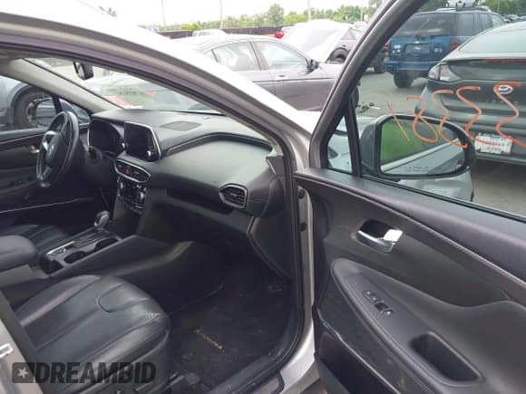 ✅ 2020 Hyundai Santa Fe Limited • VIN: 5NMS53AD6LH286356 • Lot: 42633381. Wystawiony na IAAI z przebiegiem 70 929 mil. Bezpłatny archiwum sprzedaży aukcyjnych z USA i szczegółowy raport historii pojazdu na DreamBid. Zdjęcie 5.