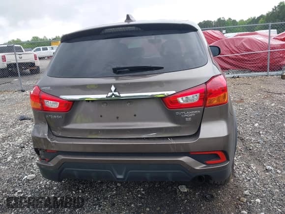 ✅ 2018 Mitsubishi Outlander SE • VIN: JA4AP3AW6JU016938 • Lot: 42117988. Listed on IAAI with 126,543 mi. Free auction sales archive from the USA and detailed vehicle history report at DreamBid. Image 16.