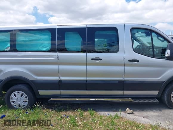 ✅ 2020 Ford Transit Passenger XL • VIN: 1FBAX2Y85LKA09571 • Lot: 40851163. Wystawiony na IAAI z przebiegiem 195 083 mil. Bezpłatny archiwum sprzedaży aukcyjnych z USA i szczegółowy raport historii pojazdu na DreamBid. Zdjęcie 14.