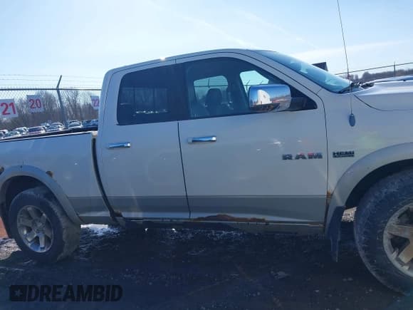 ✅ 2009 Dodge 1500 SLT • VIN: 1D3HV18T19S704077 • Lot: 41741928. Wystawiony na IAAI z przebiegiem 155 812 mil. Bezpłatny archiwum sprzedaży aukcyjnych z USA i szczegółowy raport historii pojazdu na DreamBid. Zdjęcie 13.