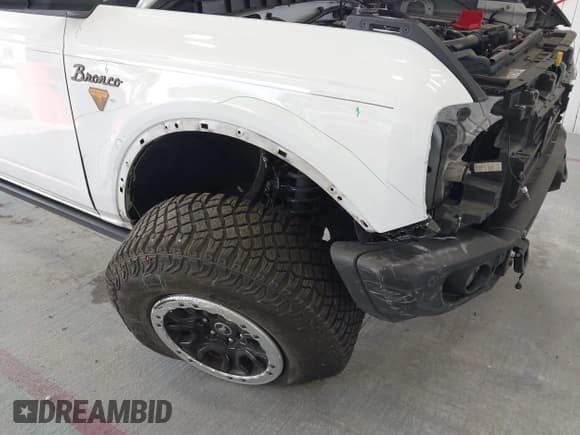 ✅ 2023 Ford Bronco • VIN: 1FMEE5DP9PLB65853 • Lot: 42780611. Wystawiony na IAAI z przebiegiem 30 929 mil. Bezpłatny archiwum sprzedaży aukcyjnych z USA i szczegółowy raport historii pojazdu na DreamBid. Zdjęcie 6.