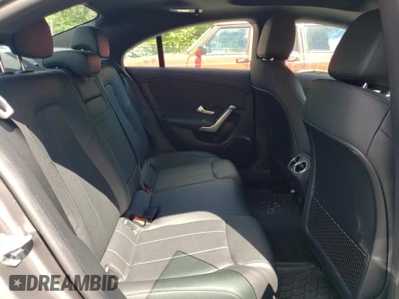 ✅ 2022 Mercedes-Benz CLA 250 • VIN: W1K5J4HB9NN247999 • Lot: 70904155. Wystawiony na Copart z przebiegiem 37 814 mil. Bezpłatny archiwum sprzedaży aukcyjnych z USA i szczegółowy raport historii pojazdu na DreamBid. Zdjęcie 10.