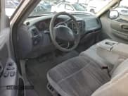 ✅ 1999 Ford F-150 • VIN: 1FTRX17W9XKC26491 • Lot: 94941885. Wystawiony na Copart z przebiegiem Nie podano. Bezpłatny archiwum sprzedaży aukcyjnych z USA i szczegółowy raport historii pojazdu na DreamBid. Zdjęcie 8.