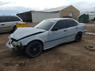 1998 BMW 3 Series z VIN WBACD3328WAV23184, wystawiony jako Copart lot #58570555 z przebiegiem 181 087 mil mil oraz Szkoda całkowita • Salvage title. Historia ofert i sprzedaży dostępna na DreamBid. Obrazek 1.