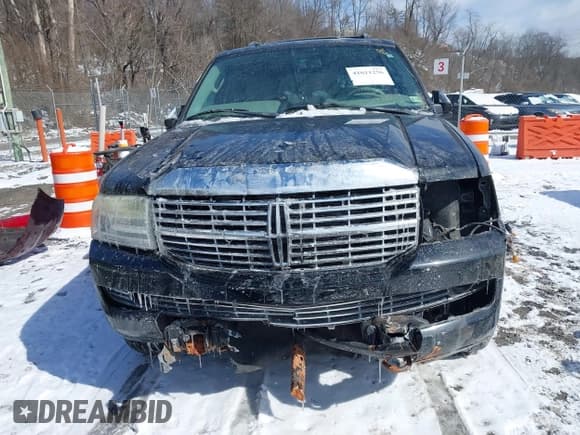 ✅ 2007 Lincoln Navigator • VIN: 5LMFU285X7LJ09190 • Lot: 41611256. Listed on IAAI with 185,879 mi. Free auction sales archive from the USA and detailed vehicle history report at DreamBid. Image 12.