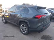 ✅ 2019 Toyota RAV4 XLE Premium • VIN: JTMC1RFV8KD014595 • Lot: 43401685. Wystawiony na IAAI z przebiegiem 86 062 mil. Bezpłatny archiwum sprzedaży aukcyjnych z USA i szczegółowy raport historii pojazdu na DreamBid. Zdjęcie 3.