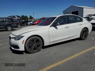 2018 BMW 3 Series 330i xDrive с VIN WBA8D9C55JA615011, выставлен на аукционе Copart как лот 69638275 с пробегом 95 624 миль миль и Списание • Salvage title. История ставок и продаж доступна на DreamBid. Изображение 1.