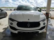✅ 2018 Maserati Levante GranSport • VIN: ZN661XUS6JX259613 • Lot: 45535625. Wystawiony na Copart z przebiegiem 77 203 mil. Bezpłatny archiwum sprzedaży aukcyjnych z USA i szczegółowy raport historii pojazdu na DreamBid. Zdjęcie 5.
