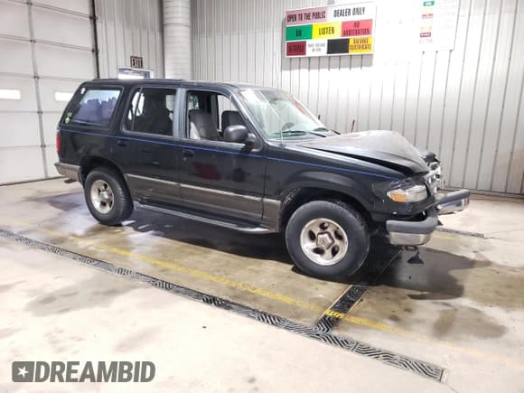 ✅ 1998 Ford Explorer XLT • VIN: 1FMZU32P3WUA37001 • Lot: 50911365. Listed on Copart with Not provided. Free auction sales archive from the USA and detailed vehicle history report at DreamBid. Image 4.