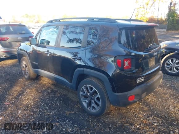 ✅ 2015 Jeep Renegade Latitude • VIN: ZACCJBBTXFPB35065 • Lot: 43596017. Wystawiony na IAAI z przebiegiem 39 880 mil. Bezpłatny archiwum sprzedaży aukcyjnych z USA i szczegółowy raport historii pojazdu na DreamBid. Zdjęcie 3.