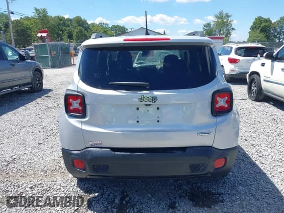 ✅ 2017 Jeep Renegade Latitude • VIN: ZACCJABB2HPE46011 • Лот: 43078425. Опубликован ранее на IAAI с пробегом 101 485 миль. Бесплатный доступ к архиву аукционных продаж из США и подробный отчёт об истории автомобиля на DreamBid. Изображение 17.