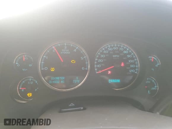 ✅ 2011 Chevrolet Suburban LT • VIN: 1GNSKJE38BR393764 • Lot: 72767814. Wystawiony na Copart z przebiegiem 314 032 mil. Bezpłatny archiwum sprzedaży aukcyjnych z USA i szczegółowy raport historii pojazdu na DreamBid. Zdjęcie 9.