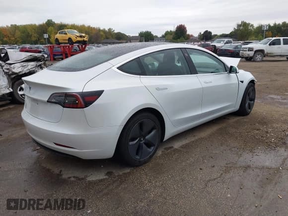 ✅ 2020 Tesla Model 3 Long Range • VIN: 5YJ3E1EB5LF649992 • Lot: 43449417. Wystawiony na IAAI z przebiegiem 81 603 mil. Bezpłatny archiwum sprzedaży aukcyjnych z USA i szczegółowy raport historii pojazdu na DreamBid. Zdjęcie 4.