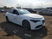 ✅ 2024 Alfa Romeo Giulia Veloce • VIN: ZARFANBN2R7678224 • Lot: 67978965. Wystawiony na Copart z przebiegiem 7 500 mil. Bezpłatny archiwum sprzedaży aukcyjnych z USA i szczegółowy raport historii pojazdu na DreamBid. Zdjęcie 4.