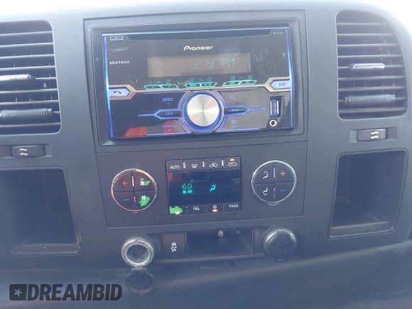 ✅ 2011 Chevrolet Silverado 1500 LT • VIN: 1GCRCSE09BZ447377 • Lot: 43287288. Listed on IAAI with 127,184 mi. Free auction sales archive from the USA and detailed vehicle history report at DreamBid. Image 17.