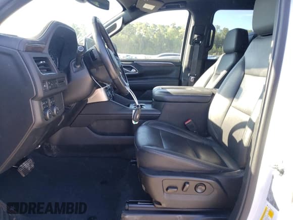 ✅ 2021 Chevrolet Suburban Z71 • VIN: 1GNSKDKD4MR484158 • Lot: 71556064. Wystawiony na Copart z przebiegiem 63 294 mil. Bezpłatny archiwum sprzedaży aukcyjnych z USA i szczegółowy raport historii pojazdu na DreamBid. Zdjęcie 7.