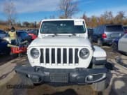 ✅ 2020 Jeep Wrangler Unlimited Sahara Altitude • VIN: 1C4HJXEG7LW196700 • Lot: 40932539. Wystawiony na IAAI z przebiegiem 110 891 mil. Bezpłatny archiwum sprzedaży aukcyjnych z USA i szczegółowy raport historii pojazdu na DreamBid. Zdjęcie 13.