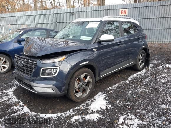 ✅ 2024 Hyundai Venue SEL • VIN: KMHRC8A39RU285918 • Lot: 41480084. Listed on IAAI with 4,824 mi. Free auction sales archive from the USA and detailed vehicle history report at DreamBid. Image 17.