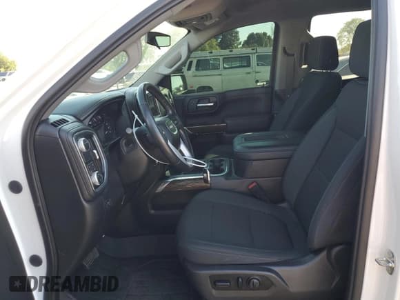 ✅ 2021 GMC Sierra 1500 • VIN: 1GTP8CET3MZ123515 • Lot: 47235435. Wystawiony na Copart z przebiegiem 57 713 mil. Bezpłatny archiwum sprzedaży aukcyjnych z USA i szczegółowy raport historii pojazdu na DreamBid. Zdjęcie 7.