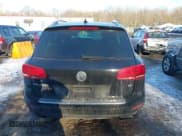 ✅ 2014 Volkswagen Touareg Sport • VIN: WVGEF9BP8ED005669 • Lot: 41383920. Listed on IAAI with 146,786 mi. Free auction sales archive from the USA and detailed vehicle history report at DreamBid. Image 16.