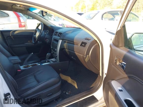 ✅ 2010 Mercury Milan Premier • VIN: 3MEHM0JA1AR648879 • Lot: 43770326. Listed on IAAI with 155,740 mi. Free auction sales archive from the USA and detailed vehicle history report at DreamBid. Image 5.