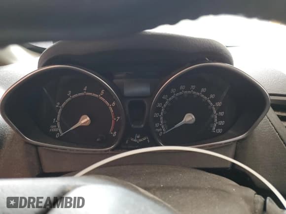 ✅ 2015 Ford Fiesta SE • VIN: 3FADP4BJ4FM204080 • Lot: 66278965. Wystawiony na Copart z przebiegiem Nie podano. Bezpłatny archiwum sprzedaży aukcyjnych z USA i szczegółowy raport historii pojazdu na DreamBid. Zdjęcie 9.