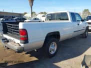 ✅ 2002 Dodge 2500 • VIN: 3B7KC23Z42M236527 • Lot: 43831599. Wystawiony na IAAI z przebiegiem 153 971 mil. Bezpłatny archiwum sprzedaży aukcyjnych z USA i szczegółowy raport historii pojazdu na DreamBid. Zdjęcie 4.