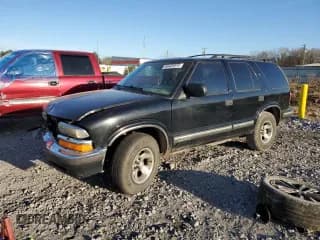 ✅ 1999 Chevrolet Blazer LS • VIN: 1GNCS13W7X2131753 • Lot: 46428975. Wystawiony na Copart z przebiegiem 161 307 mil. Bezpłatny archiwum sprzedaży aukcyjnych z USA i szczegółowy raport historii pojazdu na DreamBid. Zdjęcie 1.